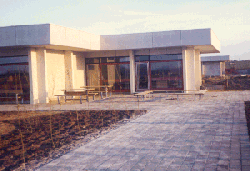 Foto af første etape af skolens opførelse fra 1973
